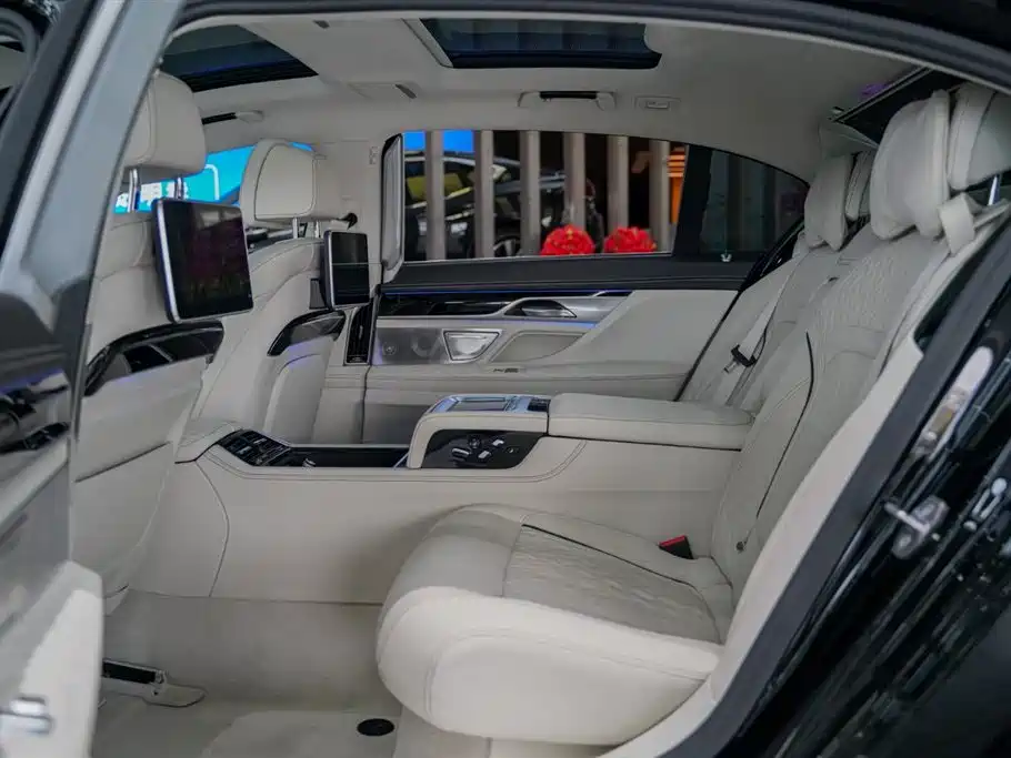 BMW 7 Series 2019 750Li xDrive V8 Luxury Package купить на сайте DeffCars