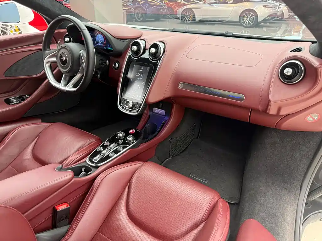 McLaren GT 2022 4.0T standard model купить на сайте DeffCars