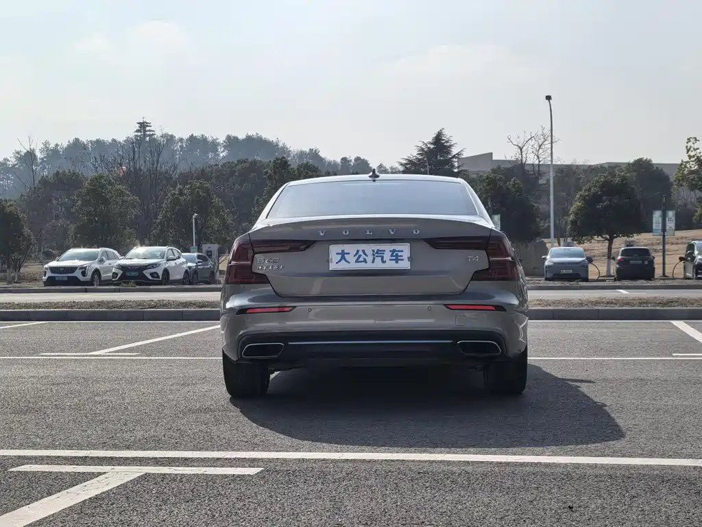 Volvo S60 2021 T4 Zhiyuan Luxury Edition купить на сайте DeffCars