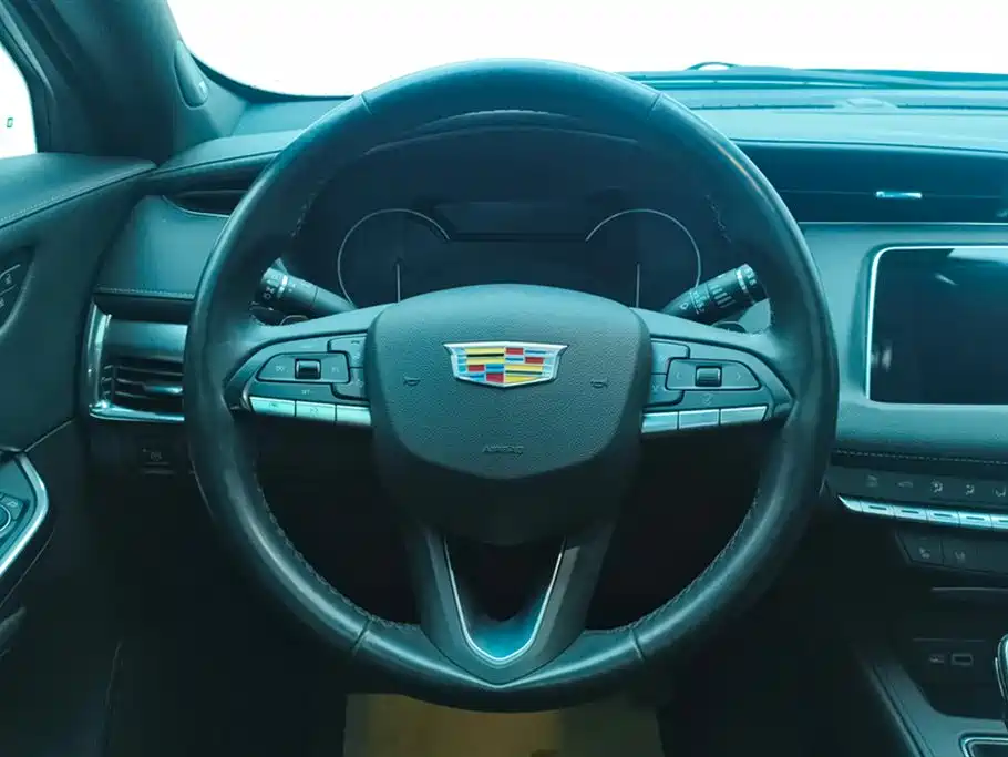 Cadillac XT4 2022 28T two-wheel drive premium model купить на сайте DeffCars