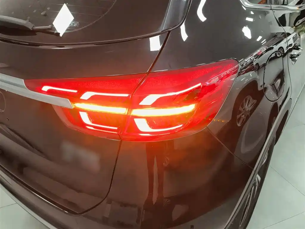 Hongqi HS5 2022 facelift 2.0T Zhilian Flagship Edition купить на сайте DeffCars