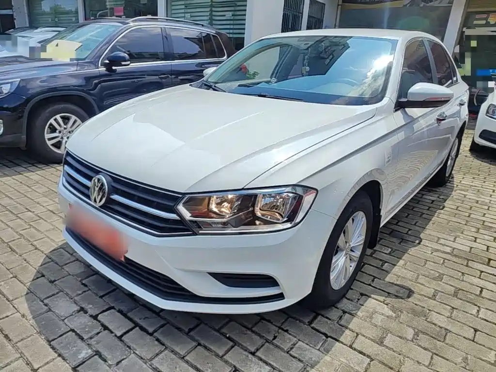 Bora 2017 1.6L Automatic Fashion Edition купить на сайте DeffCars