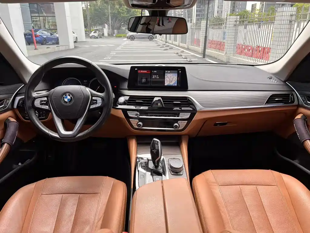 BMW 5 Series New Energy 2018 530Le Luxury Package купить на сайте DeffCars