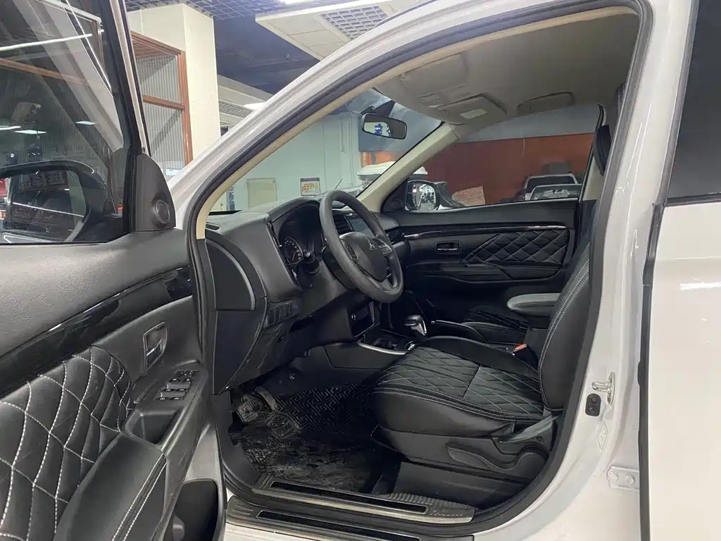 Outlander 2021 2.0L 2WD Smooth Edition 5 seats купить на сайте DeffCars