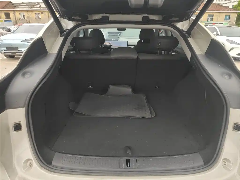 Zhiji LS6 2025 Smart Lizard Driving Edition купить на сайте DeffCars