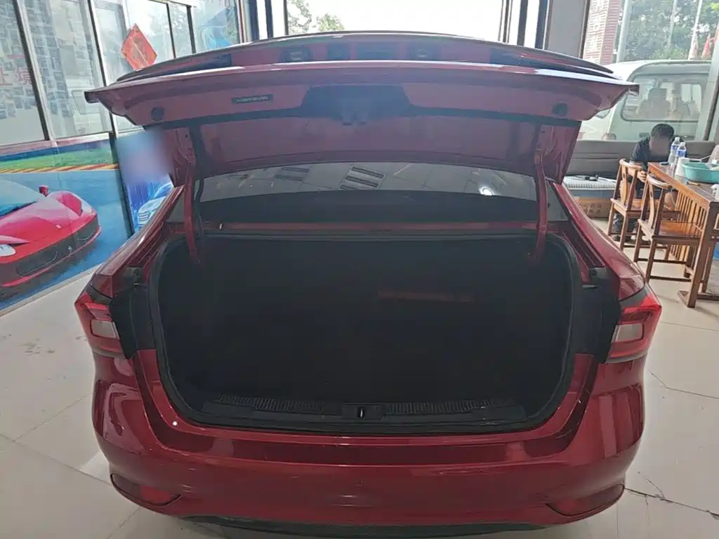 ROEWE i5 2019 1.5L Manual 4G Internet Leader Ultimate Edition купить на сайте DeffCars
