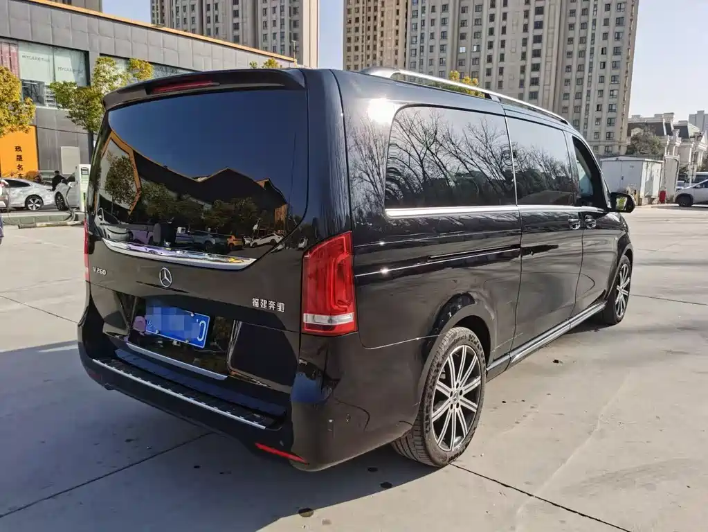 Mercedes-Benz V-Class 2022 V 260 L Long Wheelbase Luxury Edition купить на сайте DeffCars