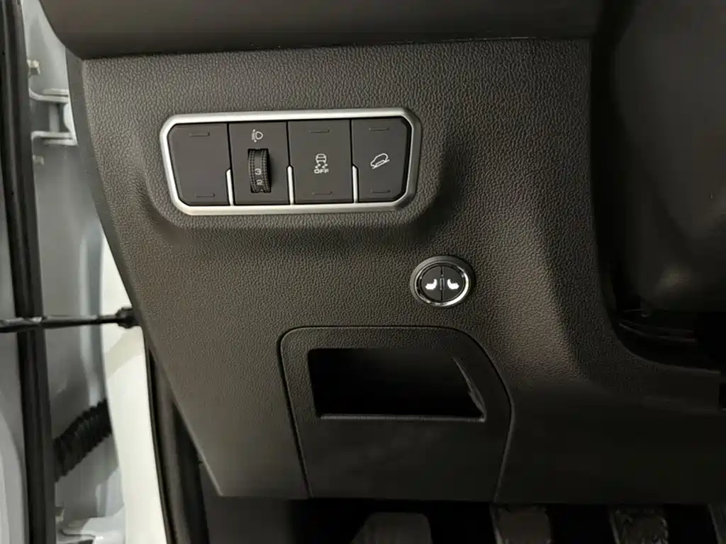 Haval M6 2023 Plus 1.5T Manual Elite Smart Connected купить на сайте DeffCars