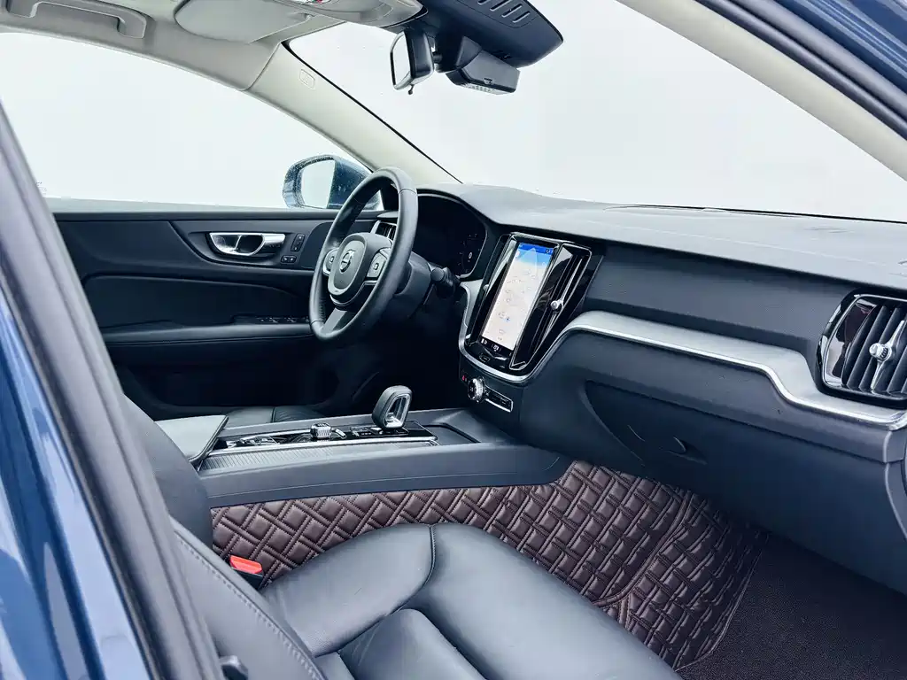 Volvo S60 2023 B4 Zhiyuan Luxury Edition купить на сайте DeffCars