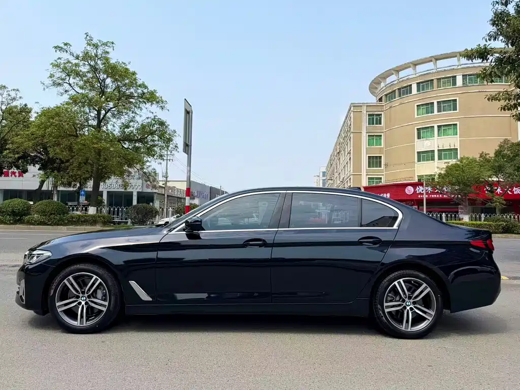 BMW 5 Series 2022 530Li Leading Luxury Package купить на сайте DeffCars