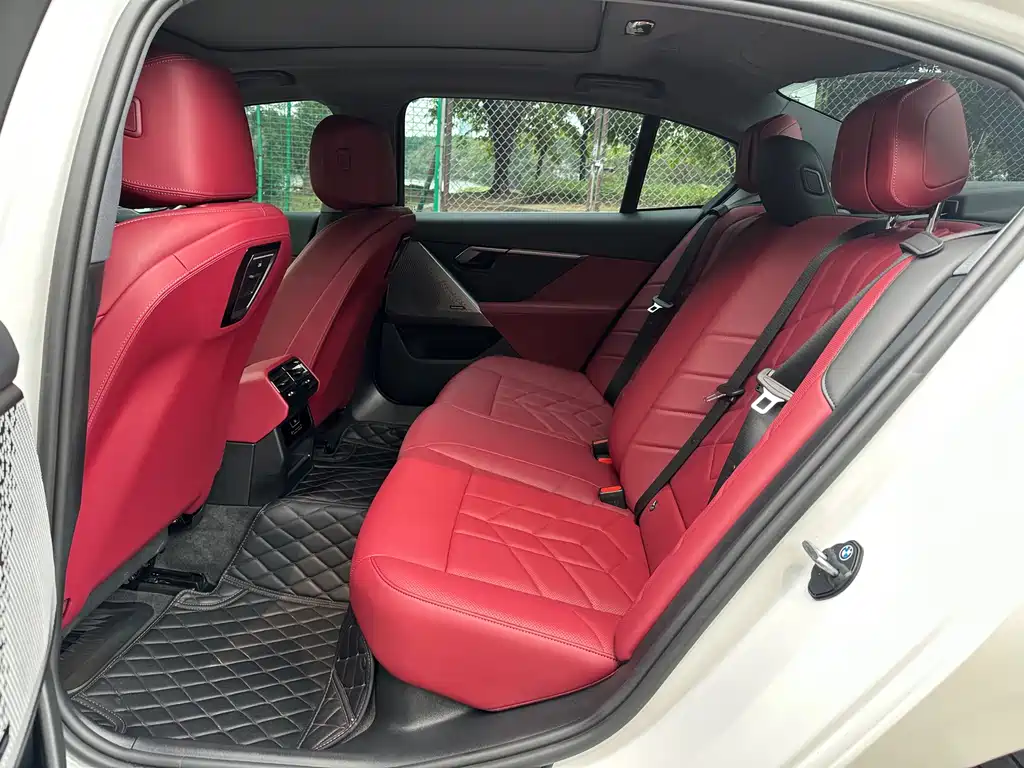 BMW 5 Series 2024 530Li Leading Luxury Package купить на сайте DeffCars