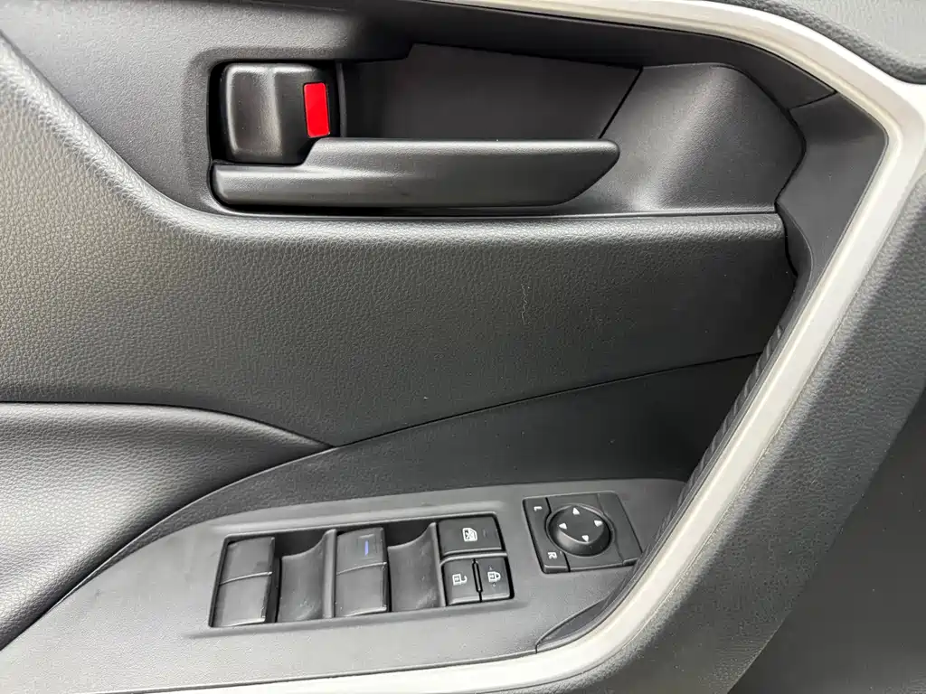 RAV4 Rongfang 2022 2.0L CVT two-wheel drive urban version купить на сайте DeffCars