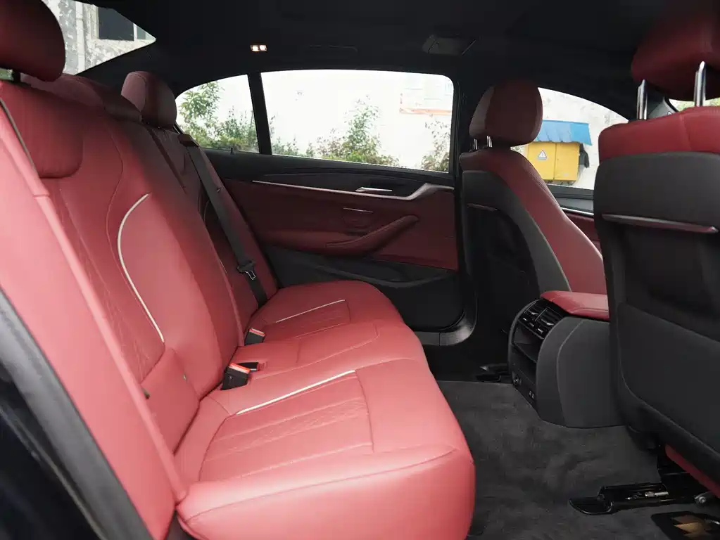 BMW 5 Series 2023 facelift 530Li leading M sports package купить на сайте DeffCars