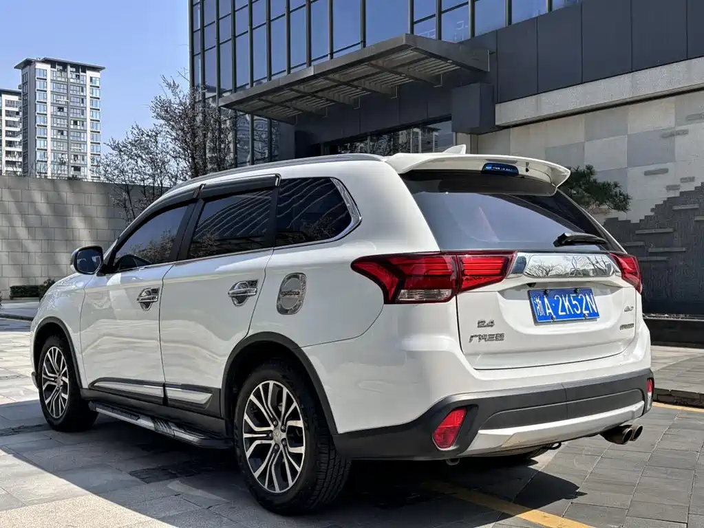 Outlander 2017 2.0L 2WD Honor Edition 5 seats купить на сайте DeffCars