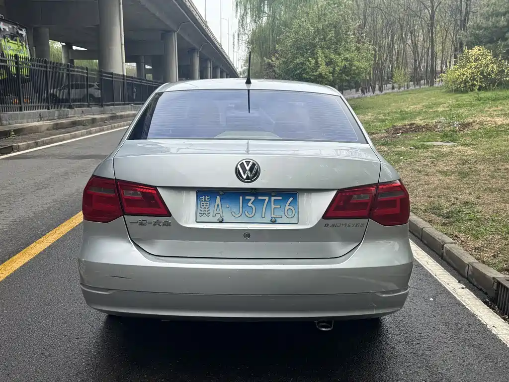 Jetta 2013 1.6L manual luxury model купить на сайте DeffCars
