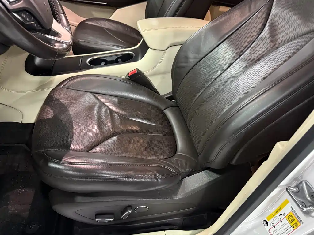 Lincoln MKC 2016 2.0T 2WD Exclusive Edition купить на сайте DeffCars