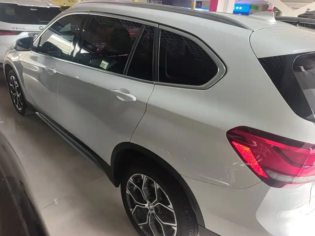 BMW X1 2022 sDrive20Li Exclusive Model купить на сайте DeffCars