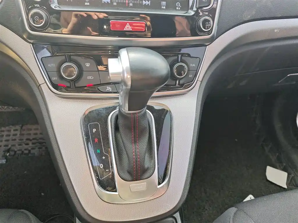 Haval M6 2017 1.5T automatic two-wheel drive urban model купить на сайте DeffCars