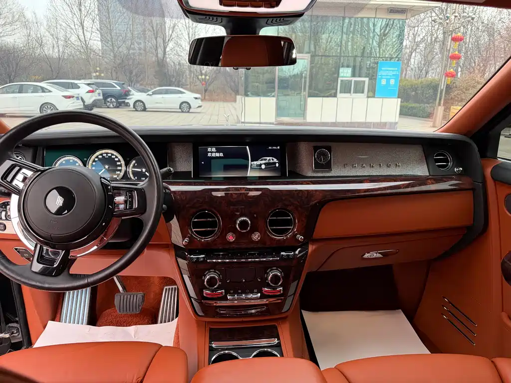 Phantom 2018 6.7T long wheelbase version купить на сайте DeffCars