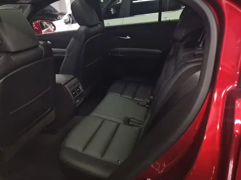 凯迪拉克XT4 2022款 28T 两驱豪华型 купить на сайте DeffCars