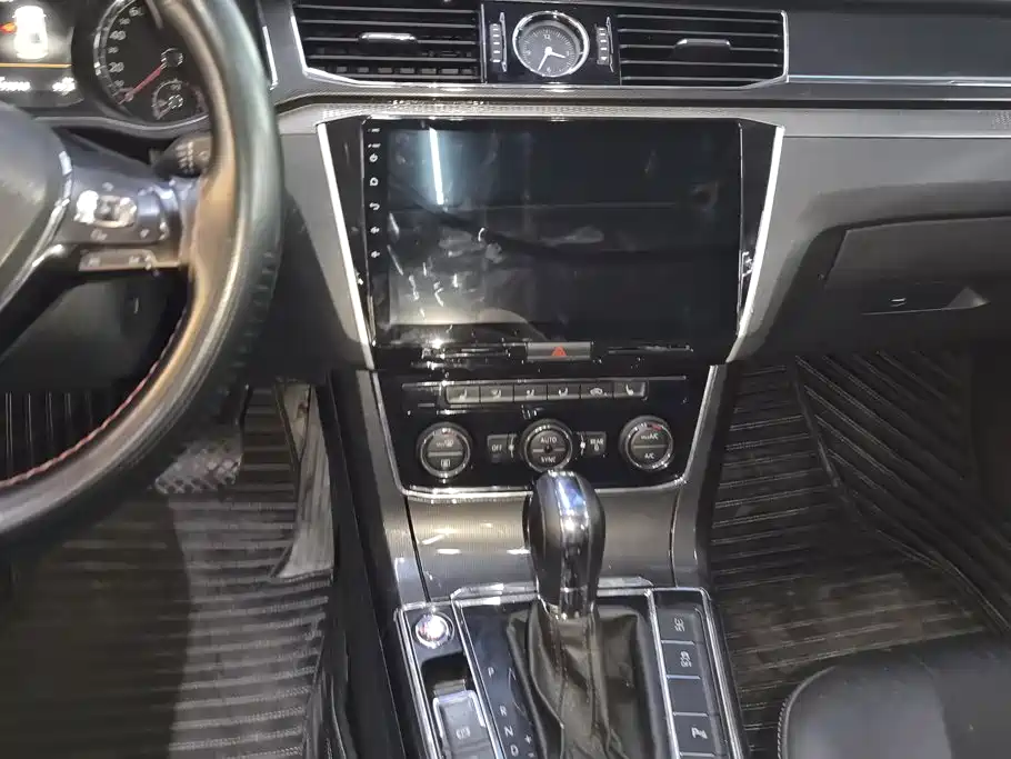 Passat 2016 330TSI DSG Royal Edition купить на сайте DeffCars