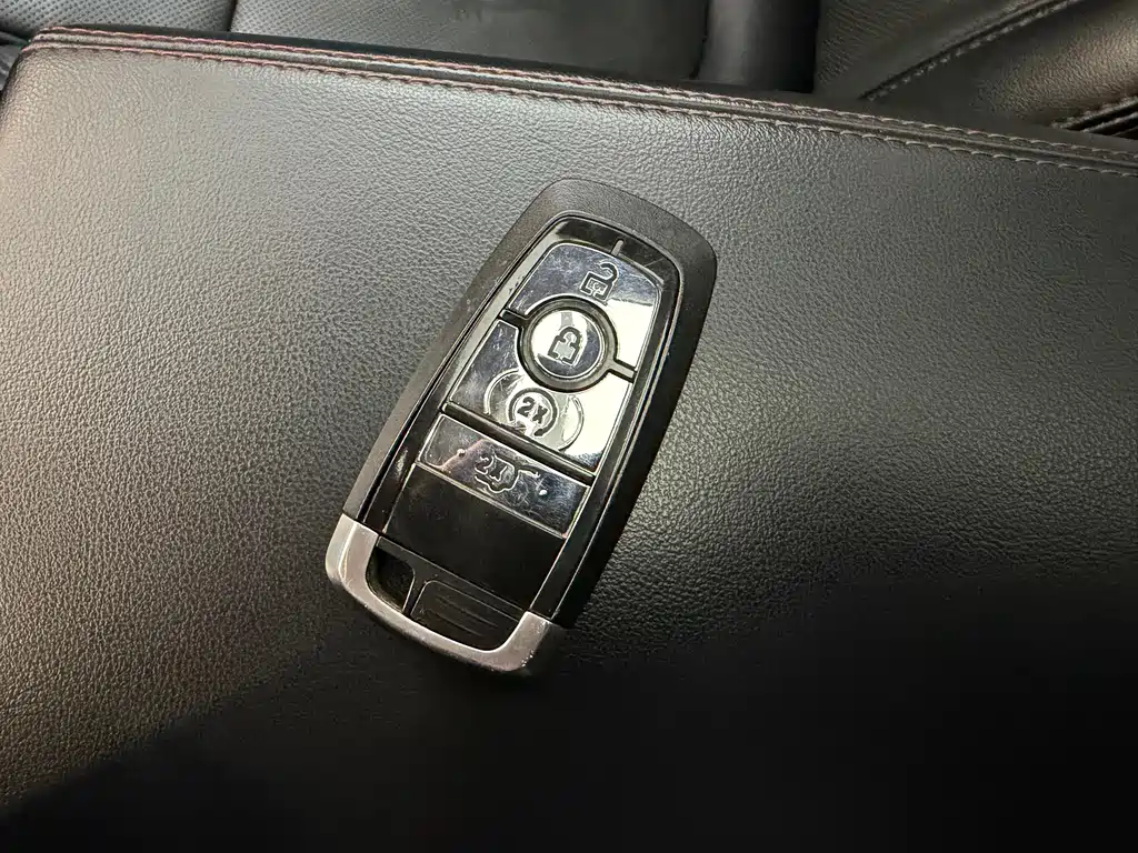 Voyager 2021 2.7T 4WD Presidential Edition купить на сайте DeffCars