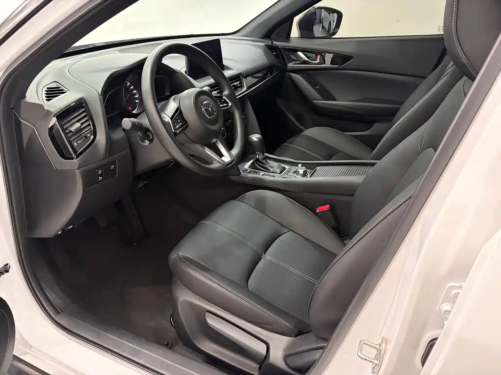 Mazda CX-4 2021 2.0L automatic two-wheel drive Blue Sky Vitality Edition купить на сайте DeffCars