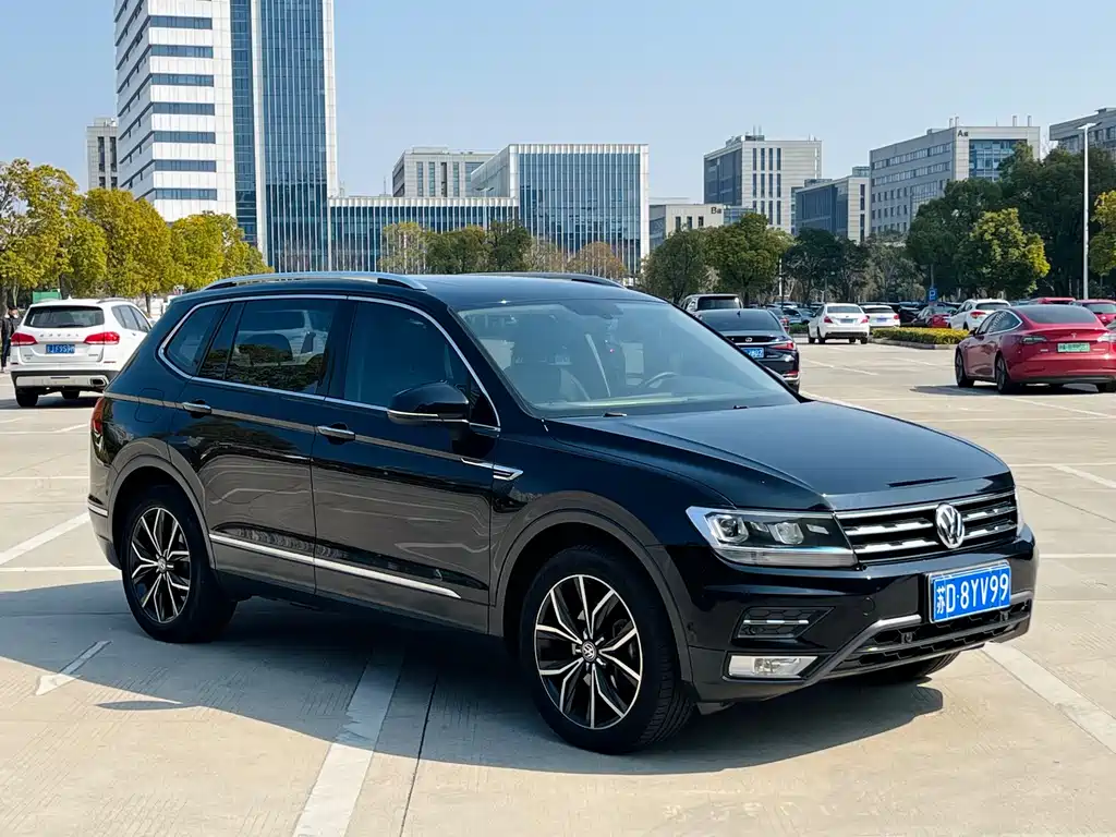 Tiguan L 2019 330TSI automatic two-wheel drive smart luxury version National VI купить на сайте DeffCars