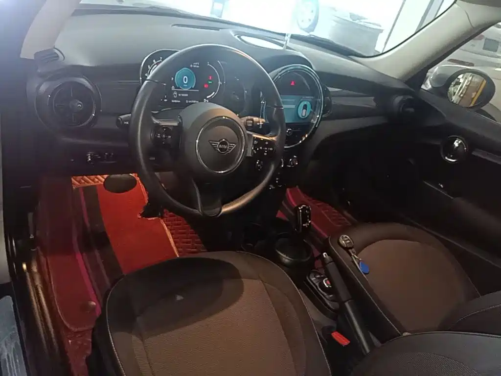 MINI 2023 1.5T ONE купить на сайте DeffCars