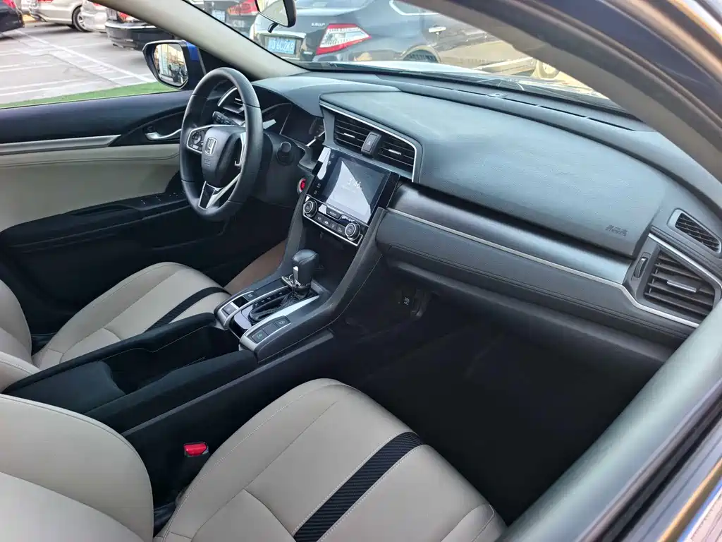 Civic 2016 220TURBO CVT Deluxe Edition купить на сайте DeffCars