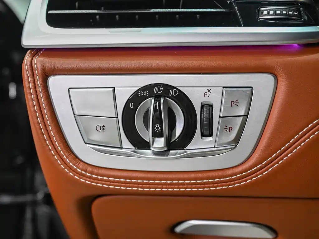 BMW 7 Series 2021 740Li xDrive Executive Luxury Package купить на сайте DeffCars