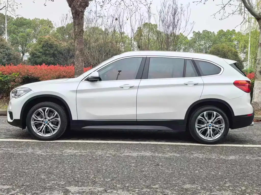 BMW X1 2018 sDrive20Li Leading Model купить на сайте DeffCars