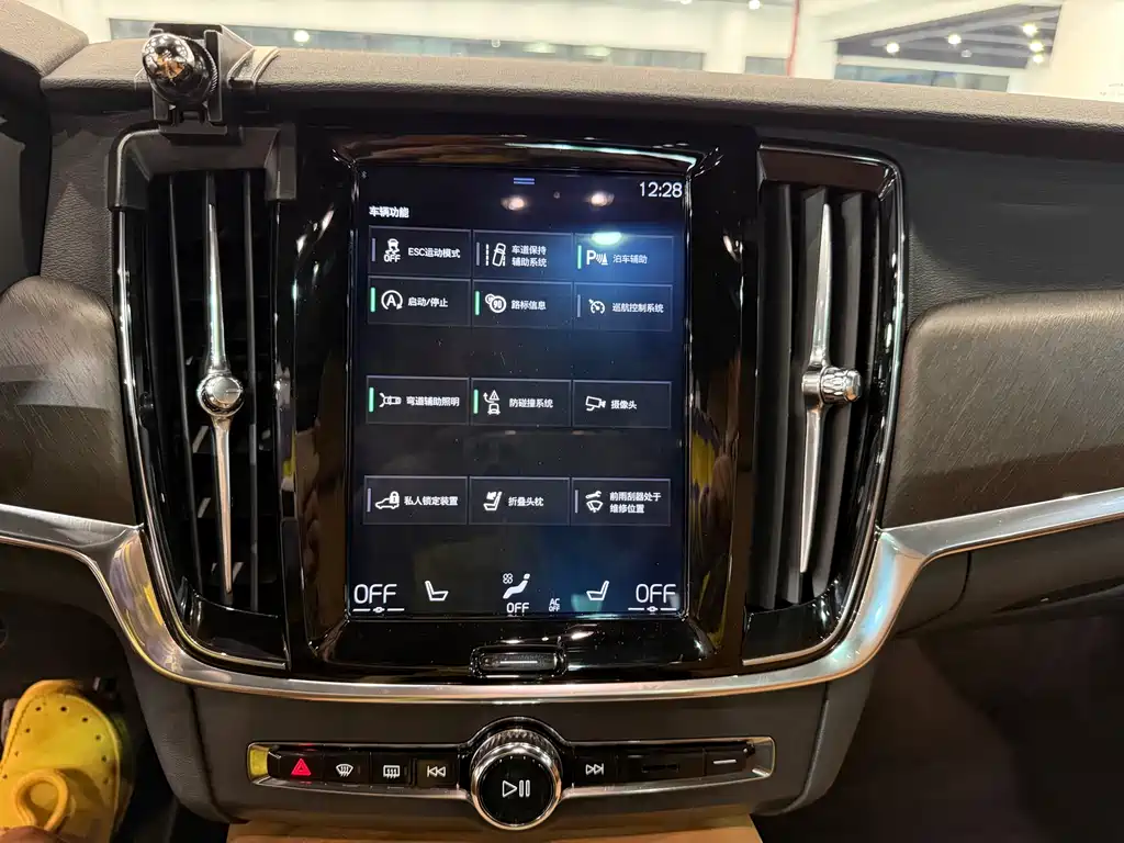 Volvo V90 2019 Cross Country T5 AWD Zhiyuan Edition National VI купить на сайте DeffCars