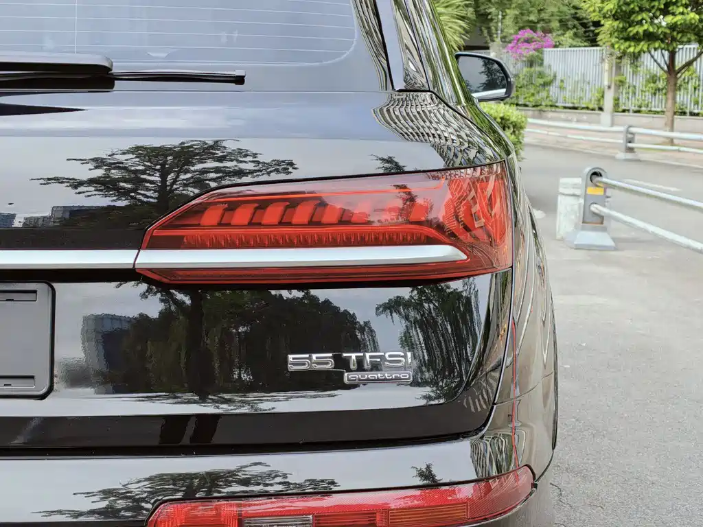 Audi Q7 2022 55 TFSI quattro S line sports купить на сайте DeffCars
