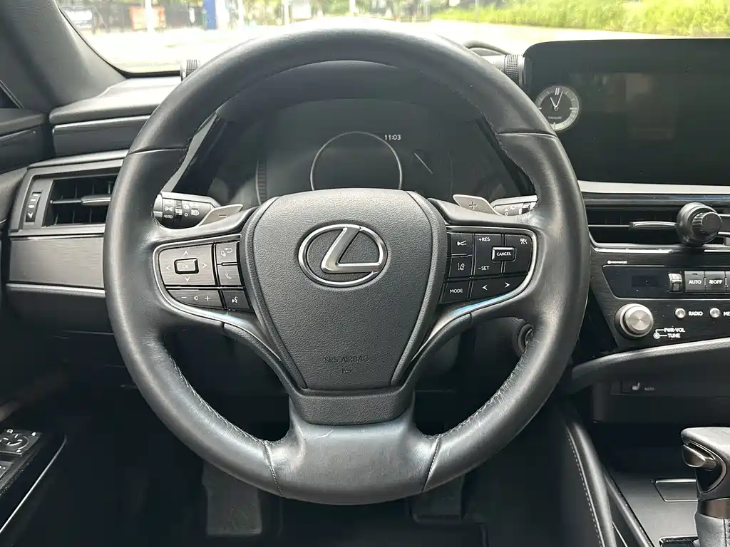 Lexus ES 2023 200 Excellence Edition купить на сайте DeffCars
