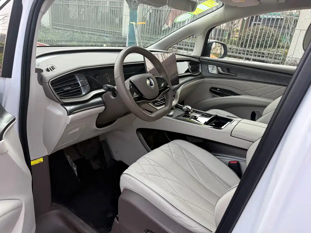 Denza D9 2022 DM-i 945 luxury model купить на сайте DeffCars