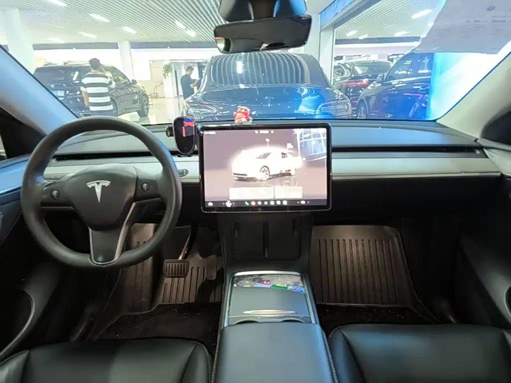 Model Y 2024 rear-wheel drive version купить на сайте DeffCars