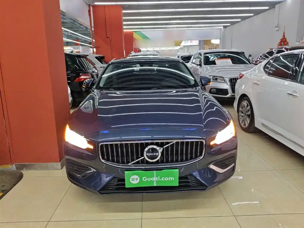 Volvo S60 2023 B4 Zhiyi Luxury Edition купить на сайте DeffCars