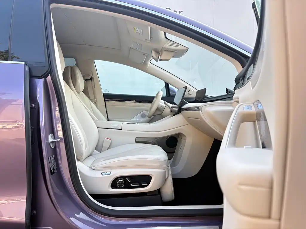 Zhijie R7 2025 extended range 331km Ultra купить на сайте DeffCars
