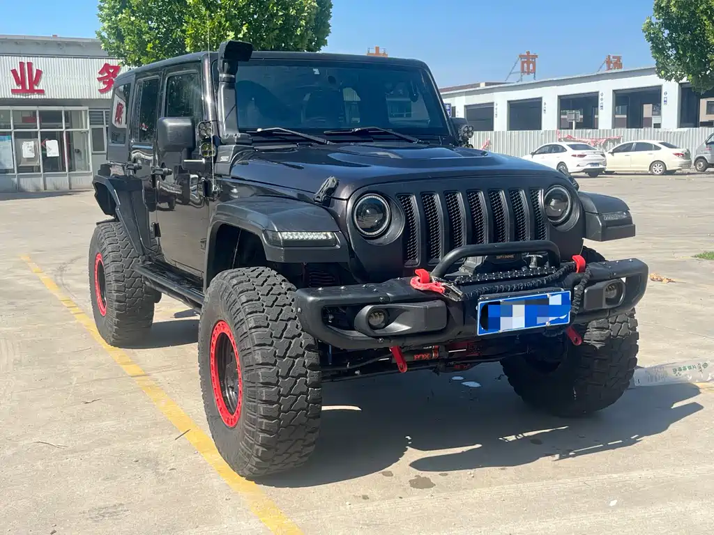 Wrangler 2013 3.6L Sahara four-door version купить на сайте DeffCars