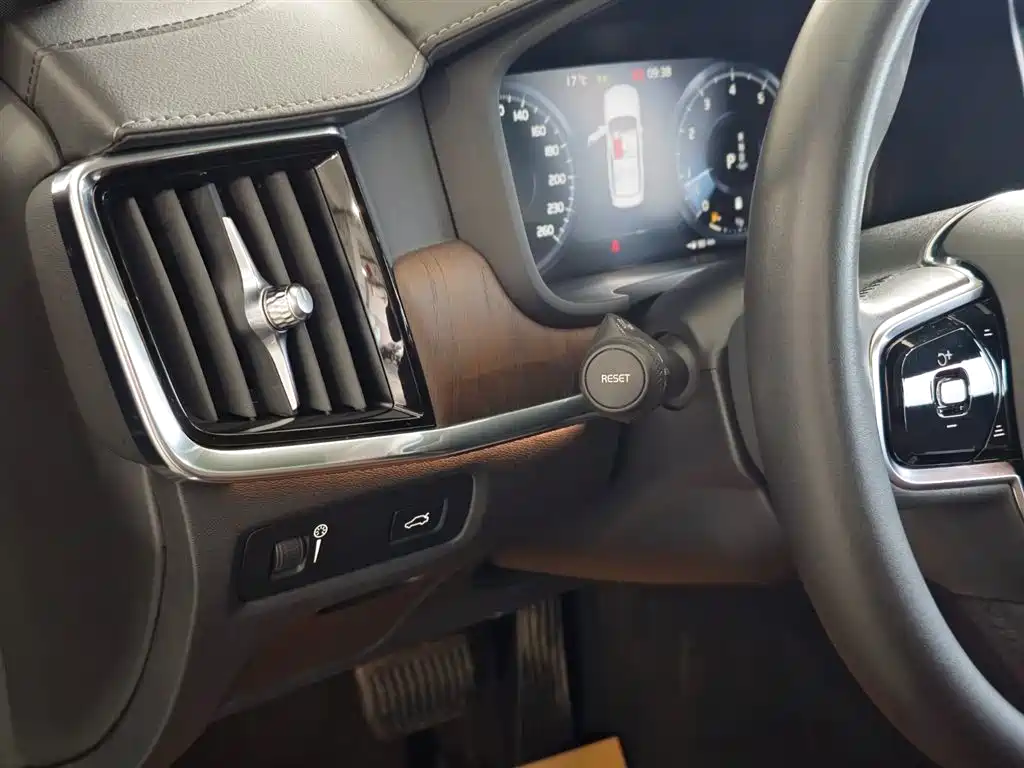 Volvo S90 2021 B5 Zhiyuan Luxury Edition купить на сайте DeffCars