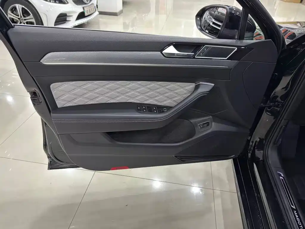 Magotan 2023 2 million commemorative edition 330TSI DSG leading model купить на сайте DeffCars