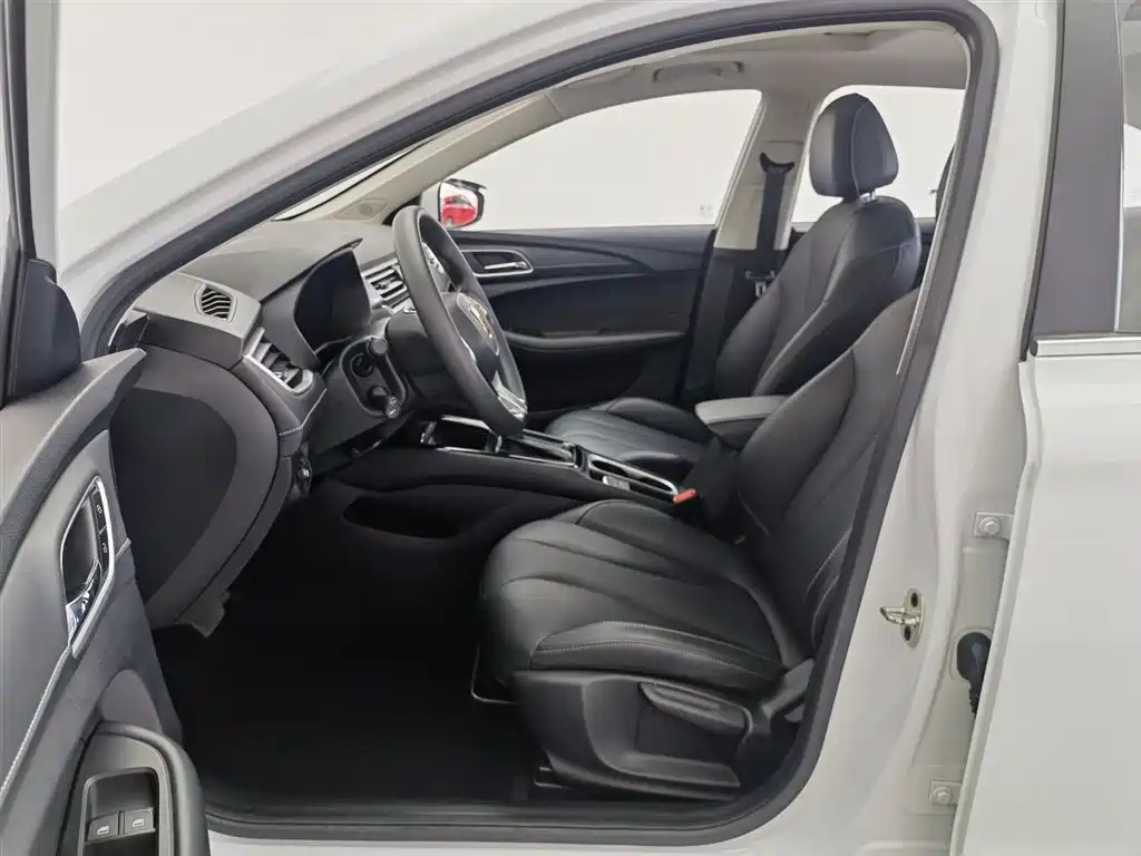 Roewe i5 2020 1.5L automatic 4G Internet leading flagship version купить на сайте DeffCars