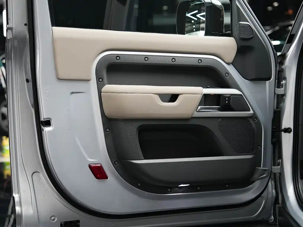 Land Rover Defender 2021 90 P400 X-DYNAMIC S купить на сайте DeffCars