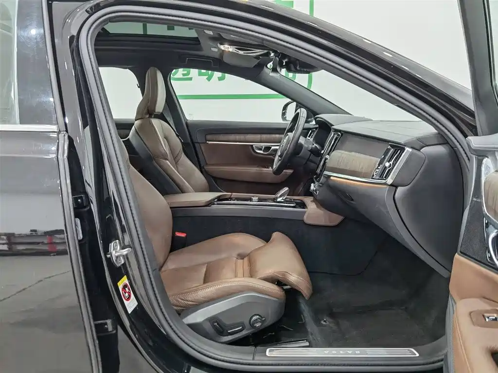Volvo S90 2021 B5 Zhiyuan Luxury Edition купить на сайте DeffCars