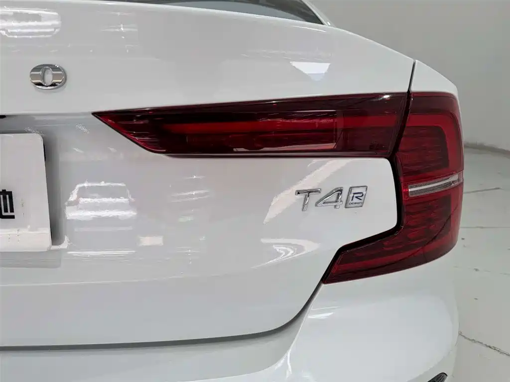 Volvo S60 2020 T4 Zhiyuan Sport Edition купить на сайте DeffCars