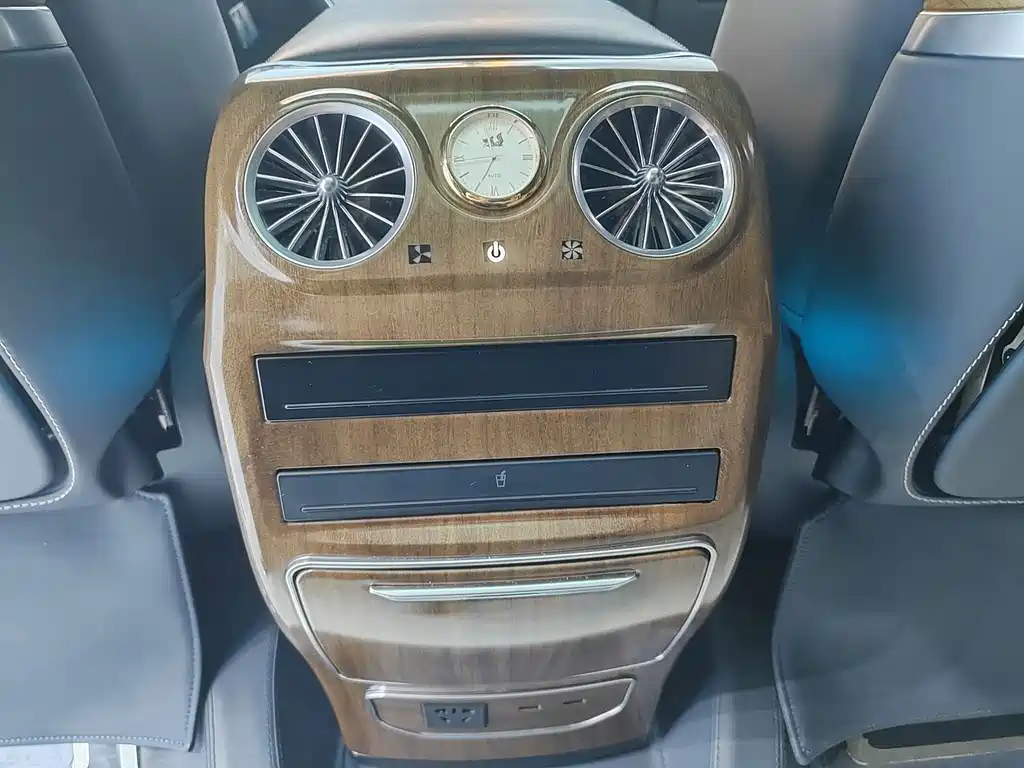 Mercedes-Benz V-Class 2021 V 260 L Long Wheelbase Premium Edition купить на сайте DeffCars