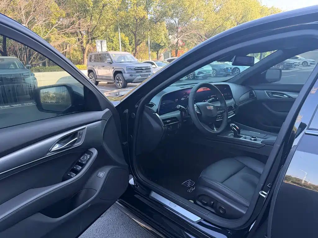 Cadillac CT5 2024 28T Luxury Pro купить на сайте DeffCars