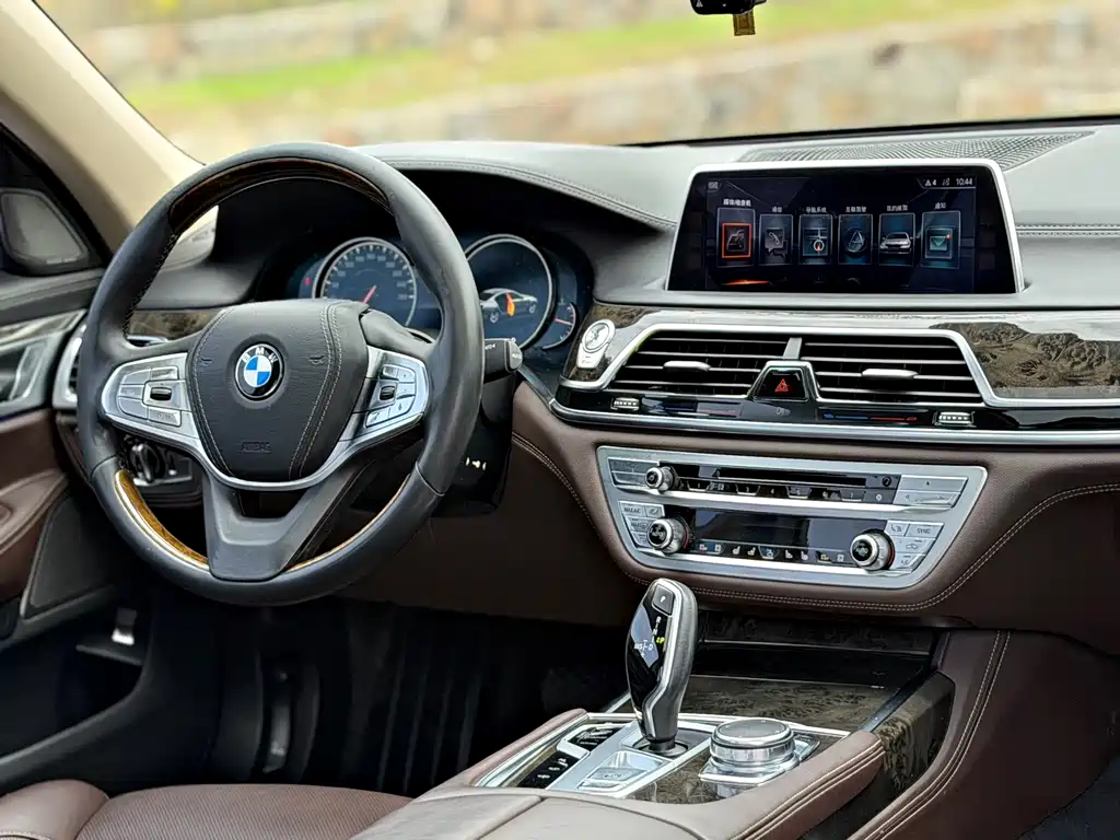 BMW 7 Series 2016 730Li Luxury купить на сайте DeffCars