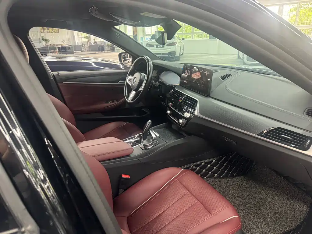 BMW 5 Series 2021 530Li Leading M Sports Package купить на сайте DeffCars